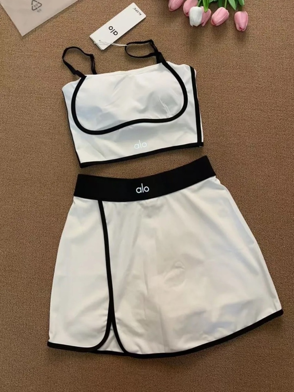 ALO Yoga White and Black Piping Cropped Sports Bra